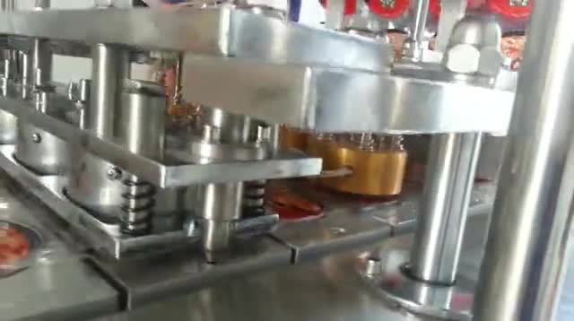 Mechanical mung bean filling and sealing machine